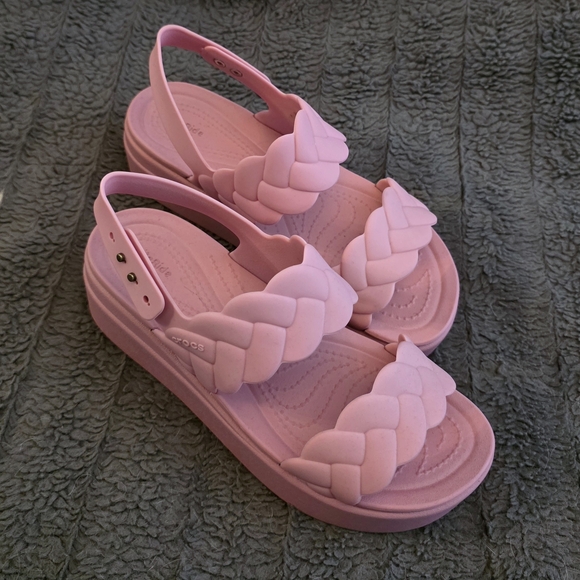 CROCS Shoes - Crocs Brooklyn Woven Low Wedge (Size 7)